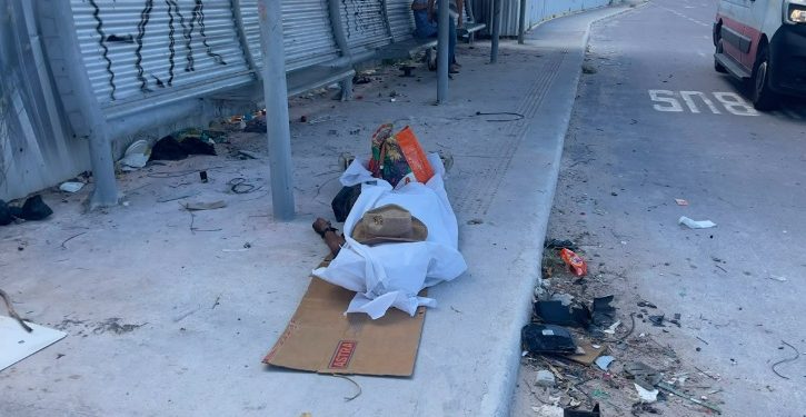 Ambulante sofre infart0 e m0rre empurrando carrinho com seus produtos em Manaus