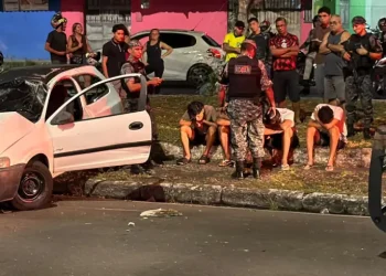 Jovens cap0tam em carro e motociclista fica f3rid0 no bairro Cidade Nova