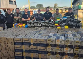 Operação conjunta apreende 115 quilos de dr0gas escondidas em pneus e sofá de embarcação no Amazonas