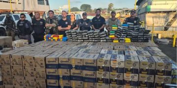 Operação conjunta apreende 115 quilos de dr0gas escondidas em pneus e sofá de embarcação no Amazonas