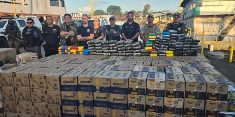 Operação conjunta apreende 115 quilos de dr0gas escondidas em pneus e sofá de embarcação no Amazonas