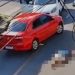 Vídeo: motoqueiro “apaga” após atingir ônibus no bairro Petrópolis