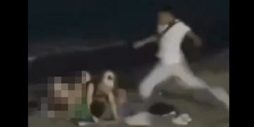 Vídeo mostra casal pego “coisando” na praia sendo agredid0 vi0lentamente  