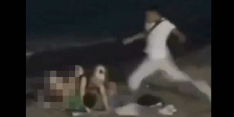 Vídeo mostra casal pego “coisando” na praia sendo agredid0 vi0lentamente