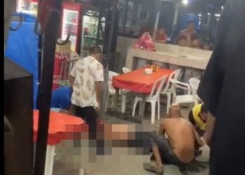 Vídeo: população se junta e enche suspeit0 de p0rrada em Manaus até ele apagar