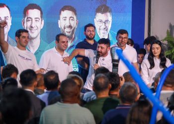 Roberto Cidade defende renovação política em evento de lançamento das pré-candidaturas de Carlinhos e Saimon Bessa