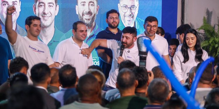 Roberto Cidade defende renovação política em evento de lançamento das pré-candidaturas de Carlinhos e Saimon Bessa