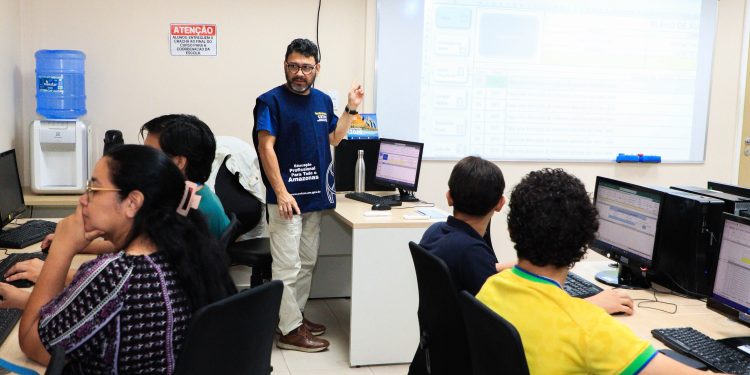 Câmara Municipal de Manaus forma 60 novos alunos em cursos de informática básica e avançada