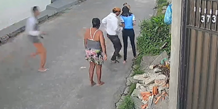 Vídeo: Assalt0 d3sesperad0r é gravado com duas mulheres na Zona Norte de Manaus