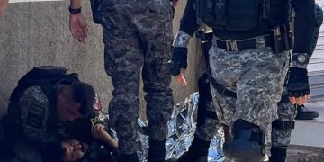Homem é balead0 na rua durante ação da Rocam em Manaus