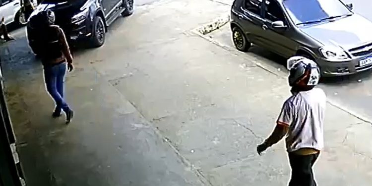 Vídeo: veja os bandid0s que r0ubaram escritório hoje em Manaus: ‘todo mundo amarrad0 no chão’
