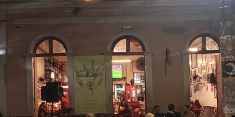 Símbolo da boemia, Bar do Armando pode fechar as portas com ameaça de despejo