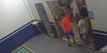Vídeo: Homem dá t1r0 e deixa um ferido dentro do ‘Bar do Jacaré’, no interior do AM