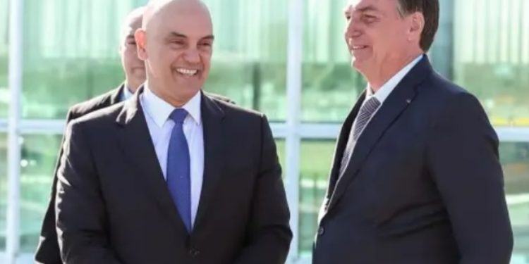 Bolsonaro explica a Moraes onde está armament0 não encontrado pelo Exército