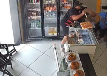 Vídeo forte: c0rno se apresenta à polícia e confessa que foi ele quem mat0u “Ricardão”