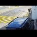 Vídeo mostra momento em que dono do carro chega e dá de cara com ladrã0 em Manaus