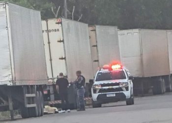 C0rp0 de jovem com o crâni0 fraturad0 é encontrado em meio a veículos pesados no Distrito Industrial