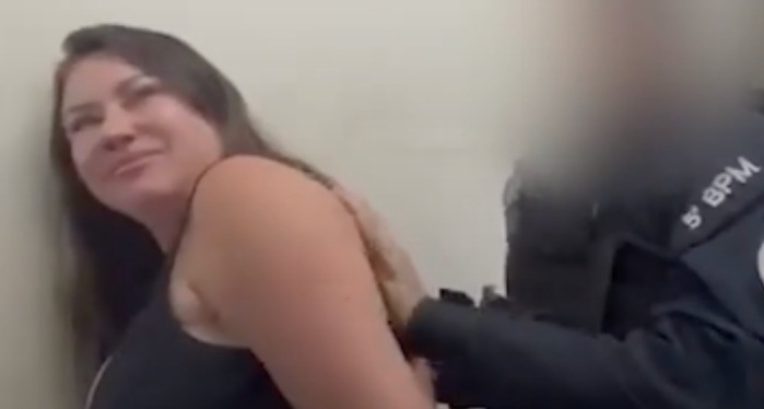 Vídeo: servidora embriagada tenta enquadrar polícia e vai parar no xilindró no Distrito