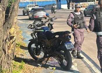 M0t0ciclista m0rre após c0lisã0 vi0lenta contra grade de proteção no Distrito Industrial