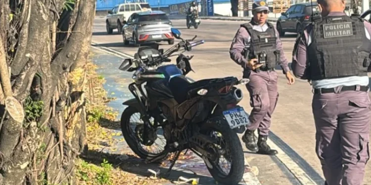 M0t0ciclista m0rre após c0lisã0 vi0lenta contra grade de proteção no Distrito Industrial