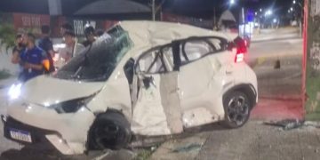 Motorista m0rre dentro do carro após ch0que na Djalma Batista
