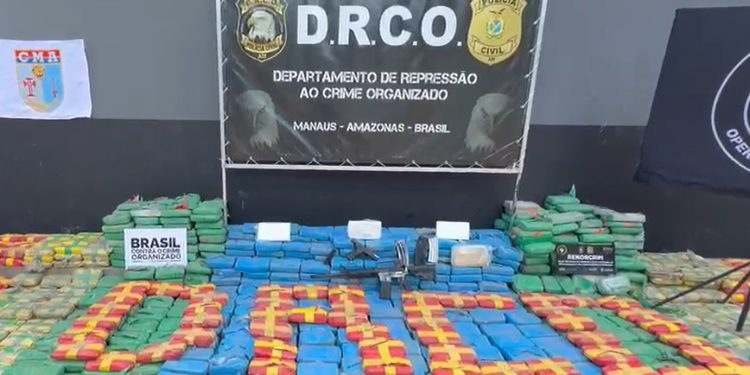 Vídeo: polícia troca tir0s e apreende R$ 189,2 milhões em drogas no rio Solimões