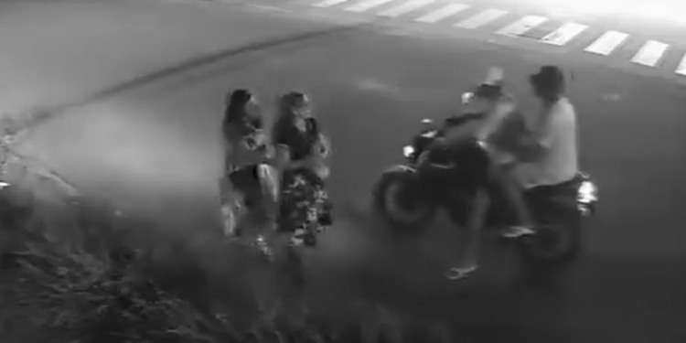 Vídeo: Dupla em moto at3rroriz@ e r0uba mulheres em cruzamento de ruas em Itacoatiara