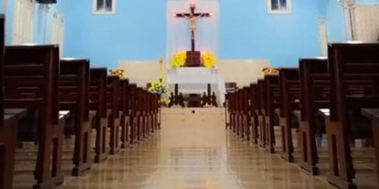 Idoso de 64 anos é e$faquead0 pelo enteado dentro de igreja em Eirunepé