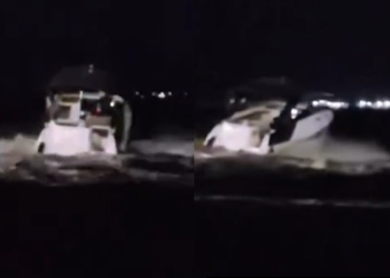 Vídeo: Festinha em lancha na Ponta Negra termina com t1r0s e casal se jogando na água
