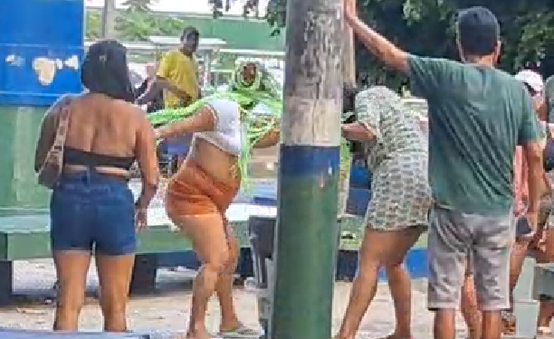 Vídeo: Disputa acirrada por ‘clientes’ faz mulheres se engalfinharem em Manacapuru