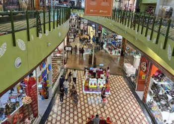 Justiça condena Manauara Shopping a indenizar funcionário de loja assaltad0 na praça de alimentação