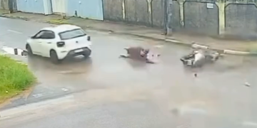 Vídeo mostra motorista atingindo motociclista grávida e não prestando s0c0rro em Manaus; veja