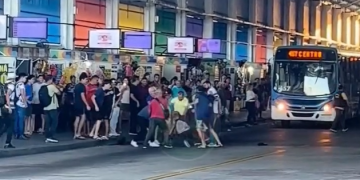 Vídeo: Suspeito de r0ub0 no T2 leva ‘carinho’ de passageiros