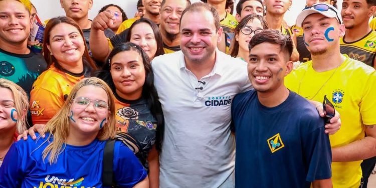 Governador Roberto Cidade cresce 4,5 pontos no interior e lidera corrida eleitoral em Manaus