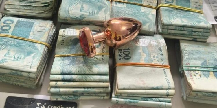Plug an@l encontrado com agi0tas alvo de operação da polícia gera comentários em Manaus