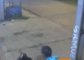 Vídeo mostra homem no AM tentando atr0pelar a ex e agr3dindo morador que tentou intervir; veja