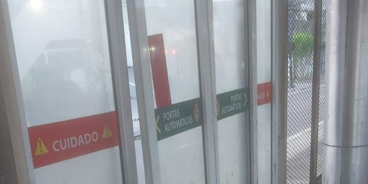 Vandalism0 em portas de terminais causa prejuízo de R$ 31 mil em Manaus