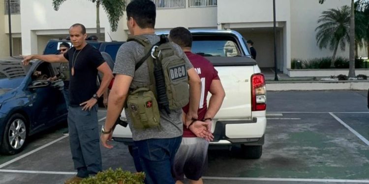 Trio é pr3s0 em condomínio de luxo na Ponta Negra com cerca de 800 kg de c0caín@ e mac0nh@