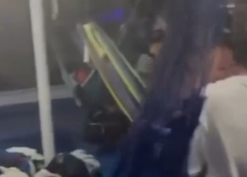 Vídeo: Tripulação é surpreendida com redemoinho durante temporal e barco encalha no Amazonas