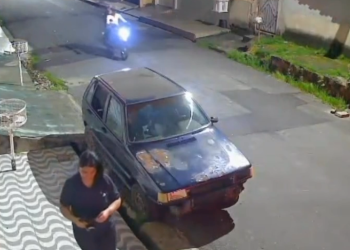 Vídeo: Mulher é ass@ltad@ ao chegar de rota em casa em Manaus