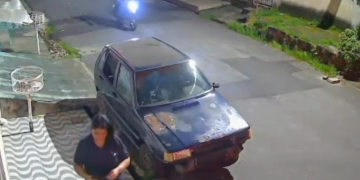 Vídeo: Mulher é ass@ltad@ ao chegar de rota em casa em Manaus