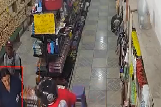 Vídeo: Dupla arm@da r0uba mais de R$ 40 mil de comércio em Maués