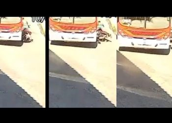 Vídeo de perig0: motoqueiro parado na rua é atr0pelado por ônibus em Manaus