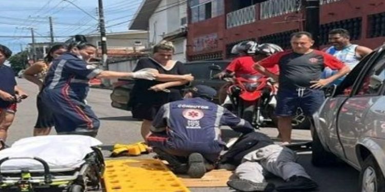 Motoqueiro é arremessad0 ao chão e não consegue mais se levantar após colisão em Manaus