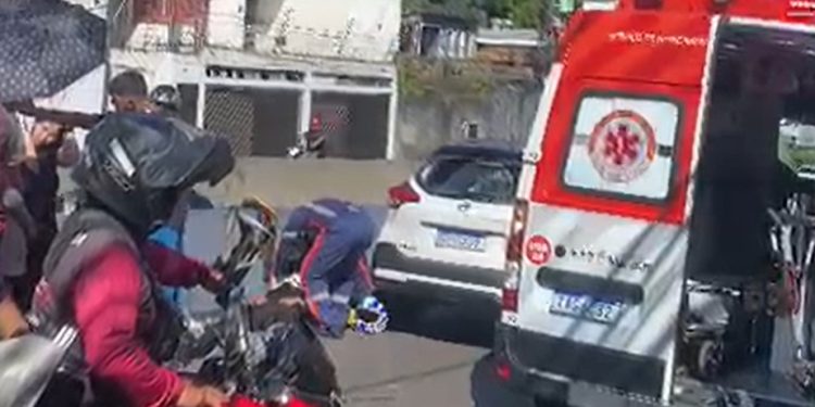 Vídeo: motoqueiro fica ferid0 após queda na avenida Darcy Vargas