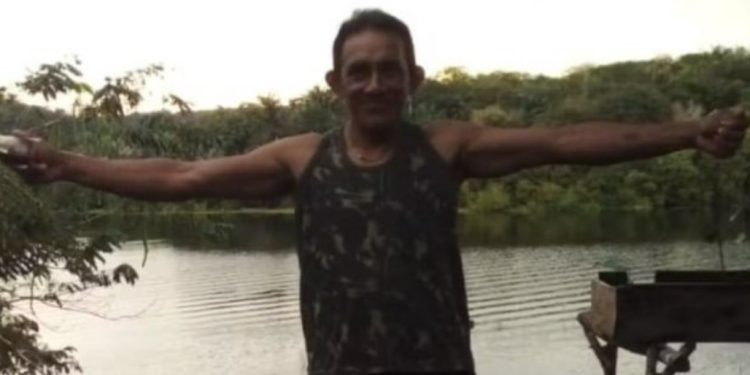 Agricultor tira roupa, nada e se agarra a tronco em naufrágio no AM; família não sobrevive