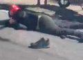 Vídeo: motoqueiro de app deixa passageira no SPA  e acaba atr0pelad0 em Manaus