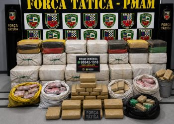 Homem é pr3s0 e 1,5 tonelada de dr0gas apr33ndidas após tr0ca de t1r0s com a PM em Manaus