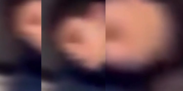 Veja vídeo de casal “coisando” dentro do micro-ônibus executivo em Manaus