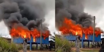 Veja: Incêndio destrói casa por completo e assusta moradores de comunidade no interior do AM